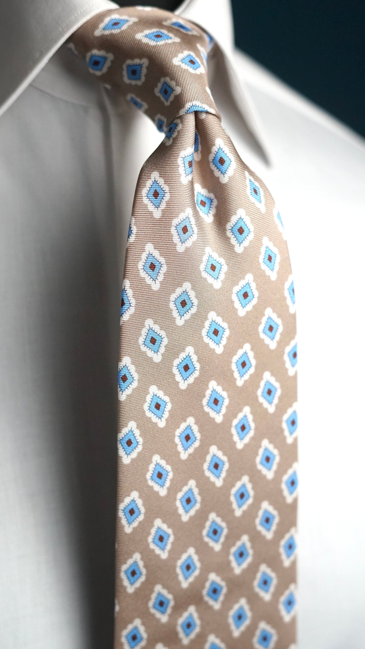 Mora Silk Nectkie