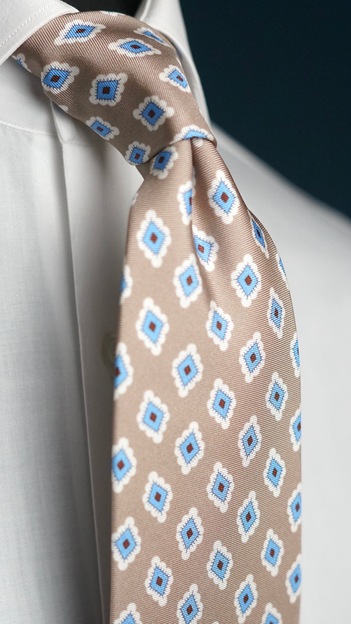 Mora Silk Nectkie