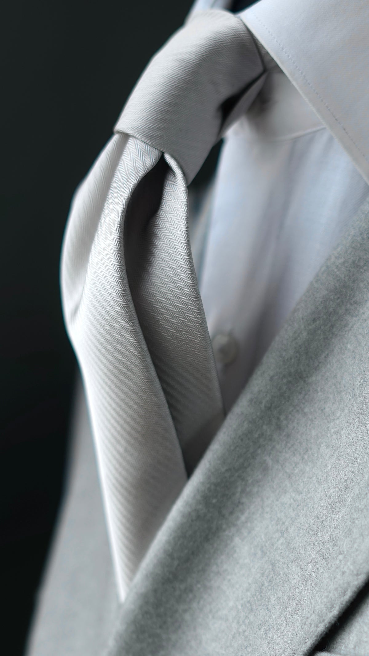 Bespoke Argento Solida Silk Necktie