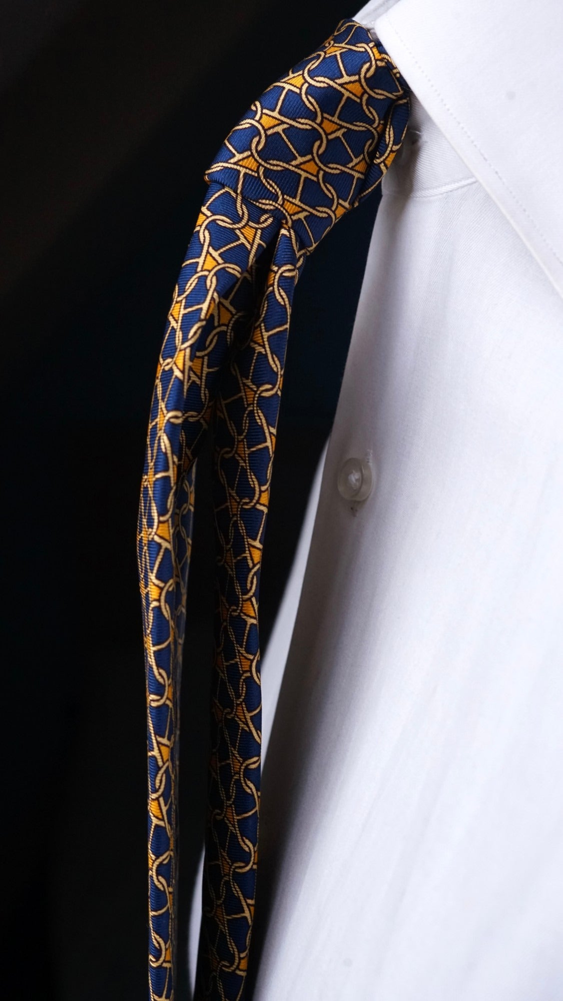 Side view of the Cosima navy chain-link silk tie
