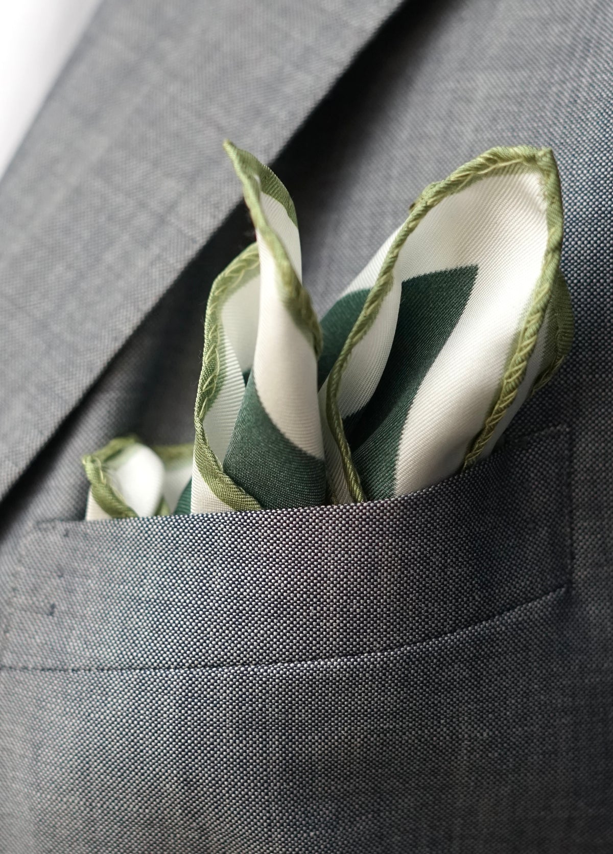 Cardinale Verde Silk Pocket Square
