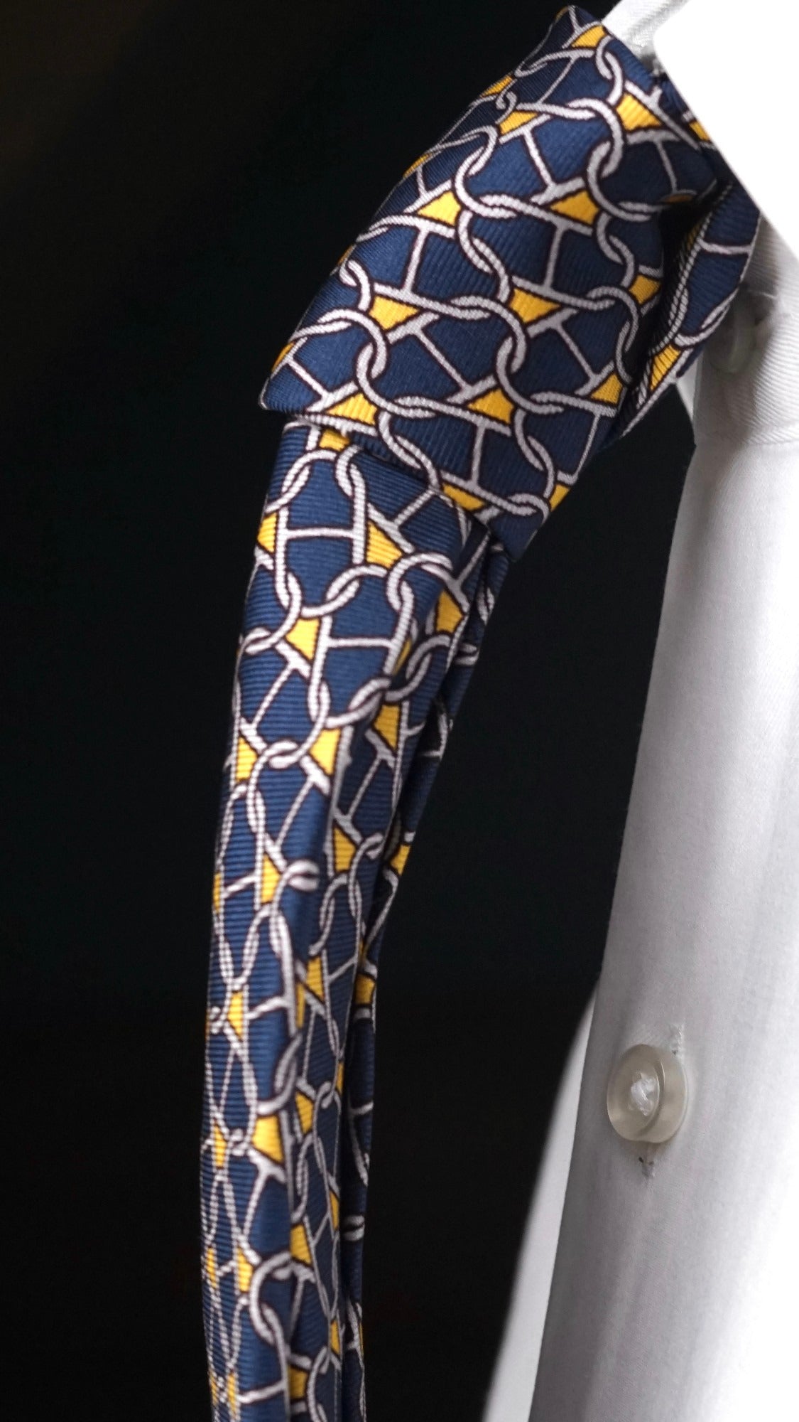 Side view of the Tecla navy chain-link silk tie