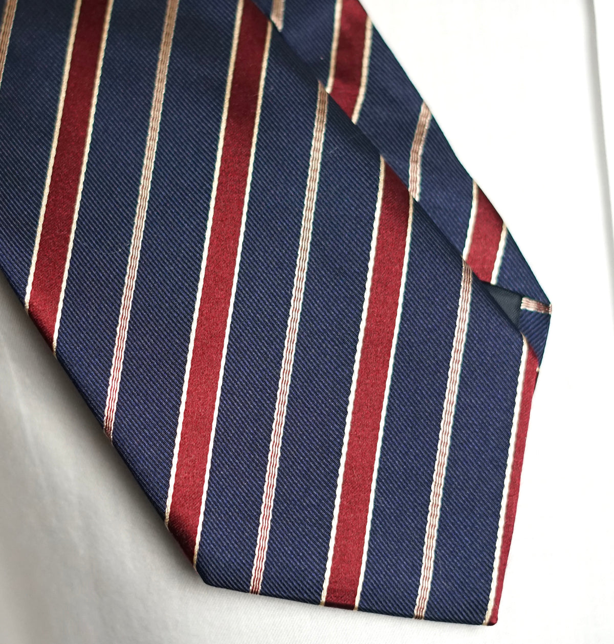 Tiara Vintage Tie