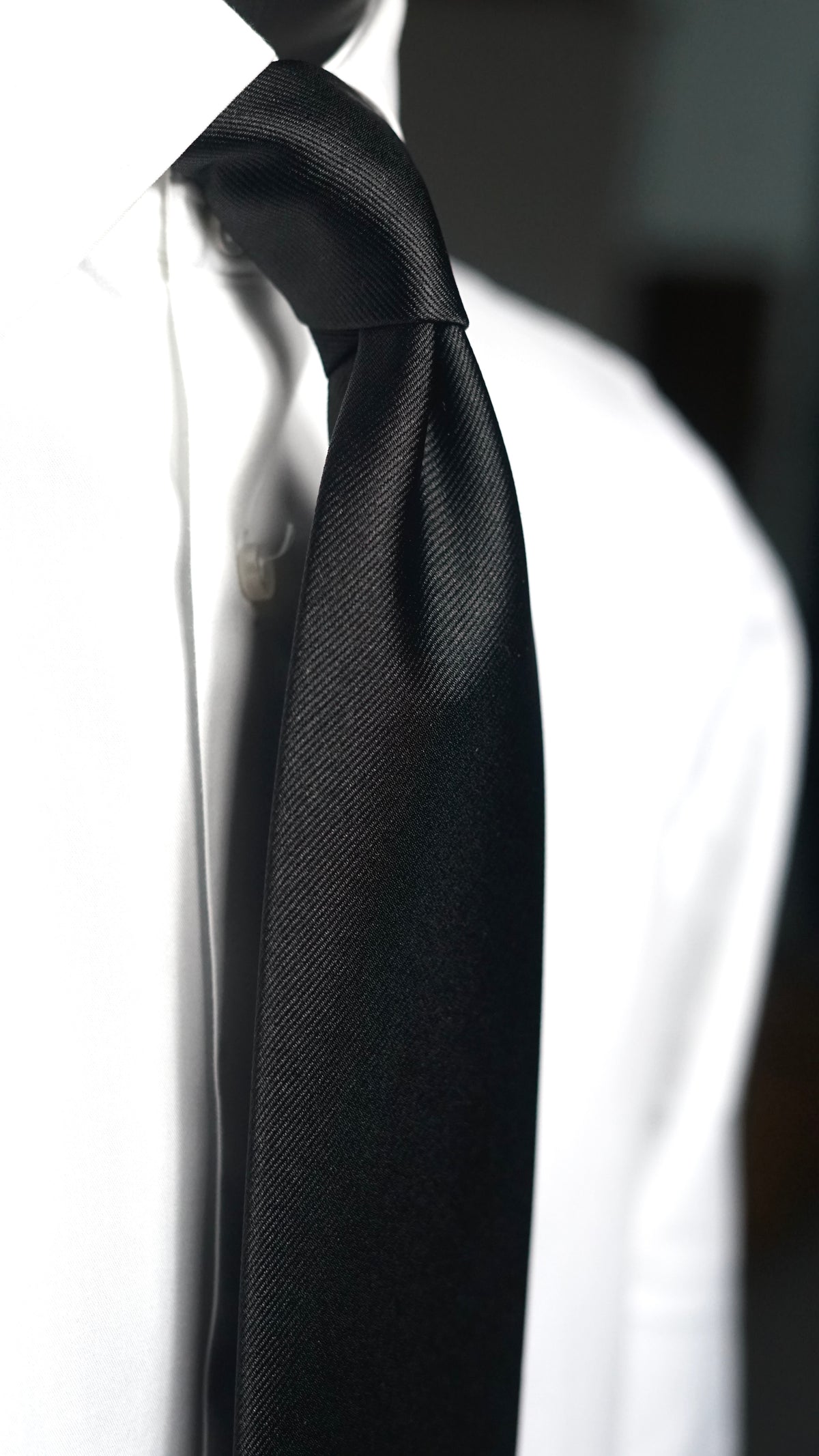 Bespoke Nera Solida Silk Necktie