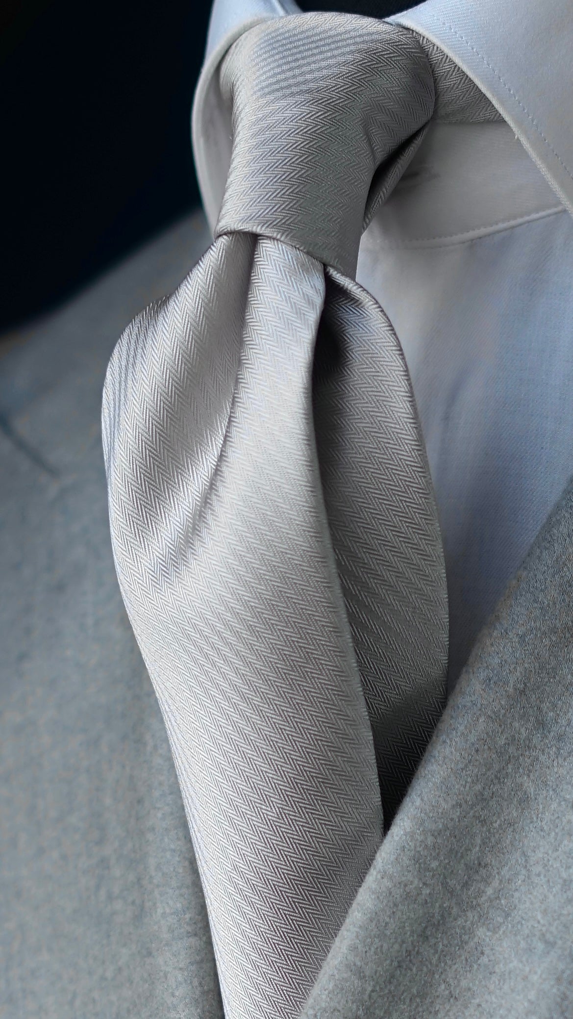 Bespoke Argento Solida Silk Necktie