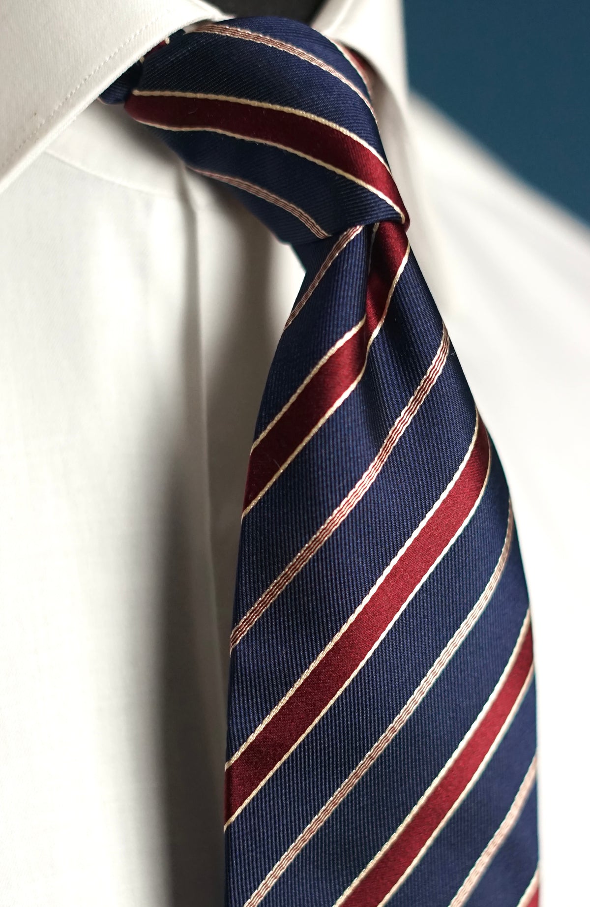 Tiara Vintage Tie
