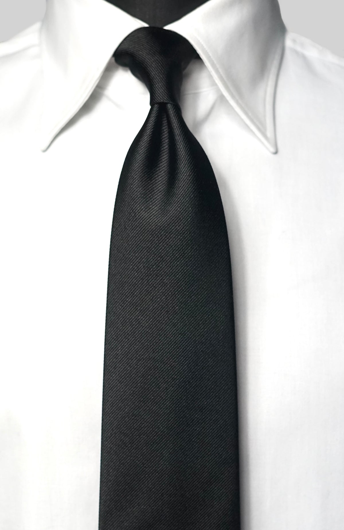 Bespoke Nera Solida Silk Necktie
