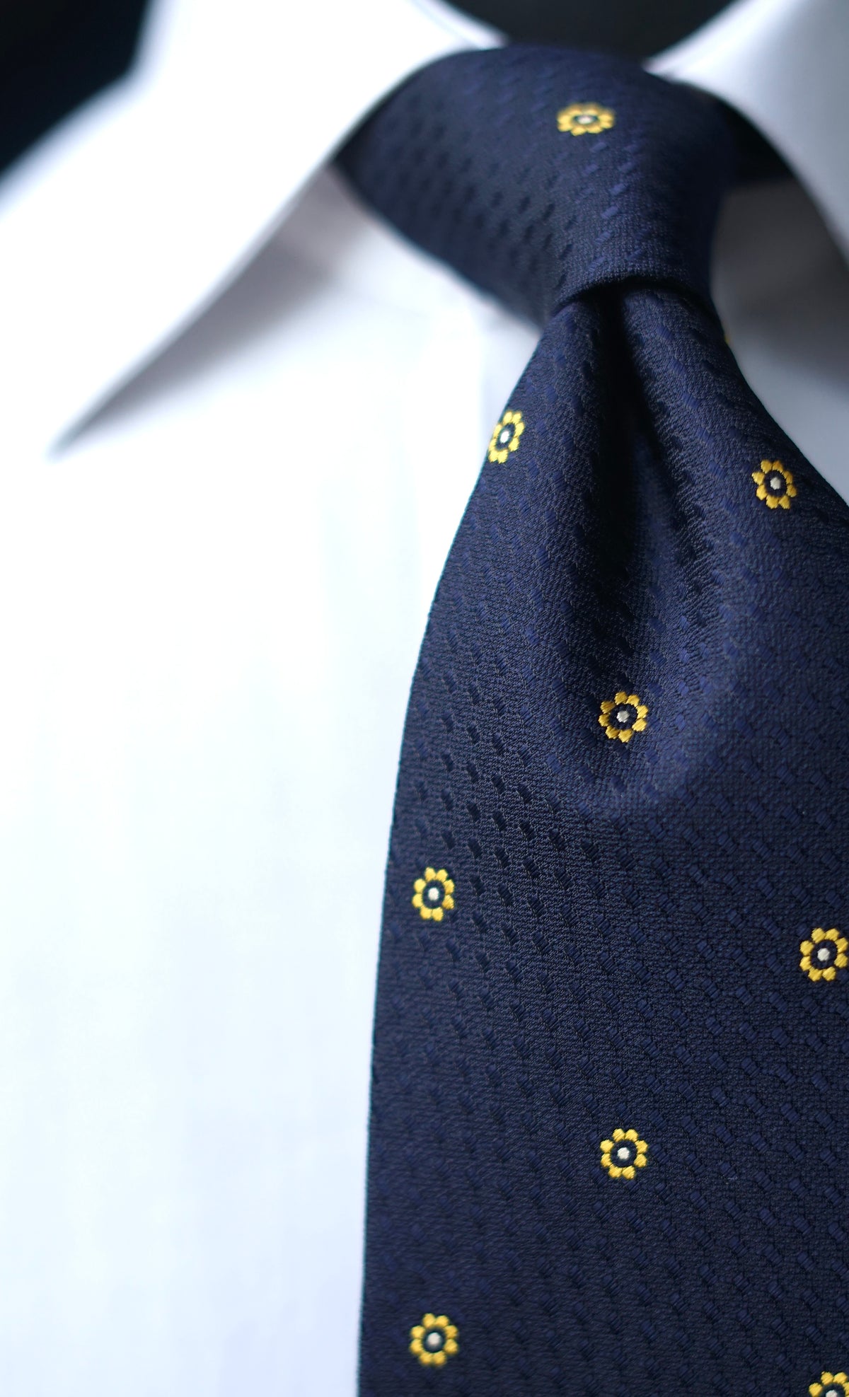 Sara Vintage Tie