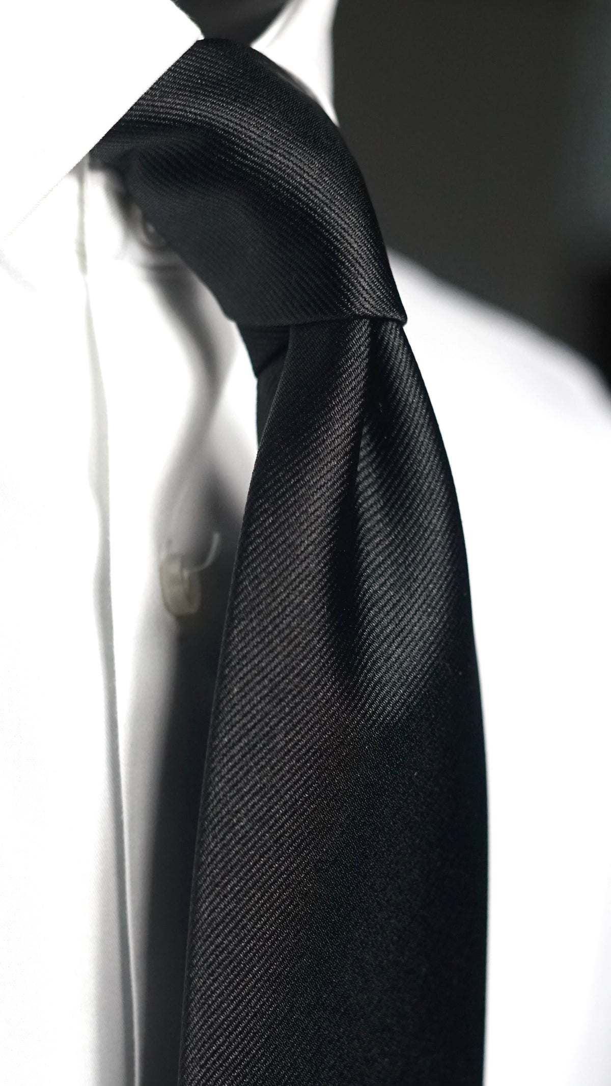 Bespoke Nera Solida Silk Necktie