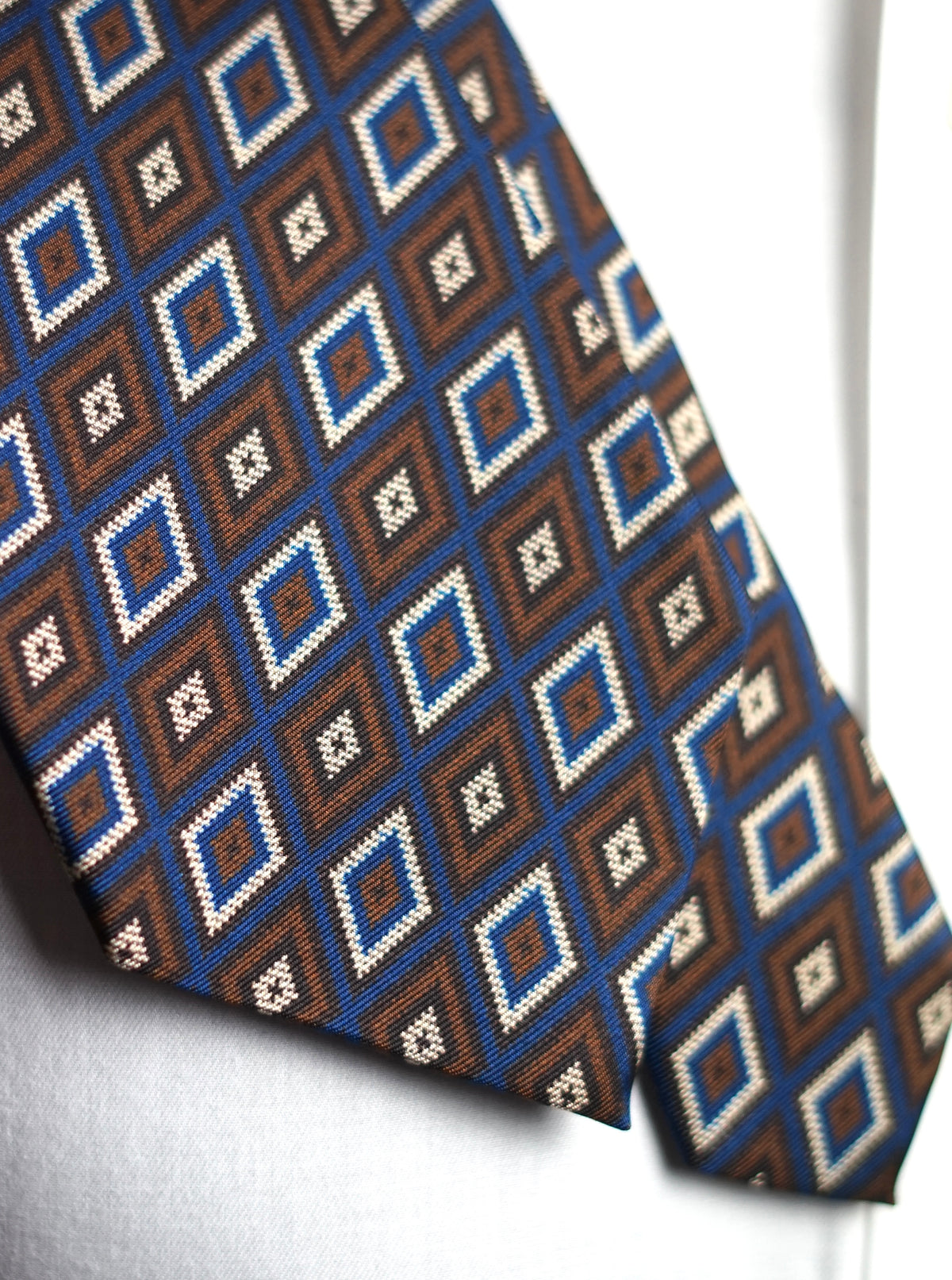 Sara Retro Silk Necktie