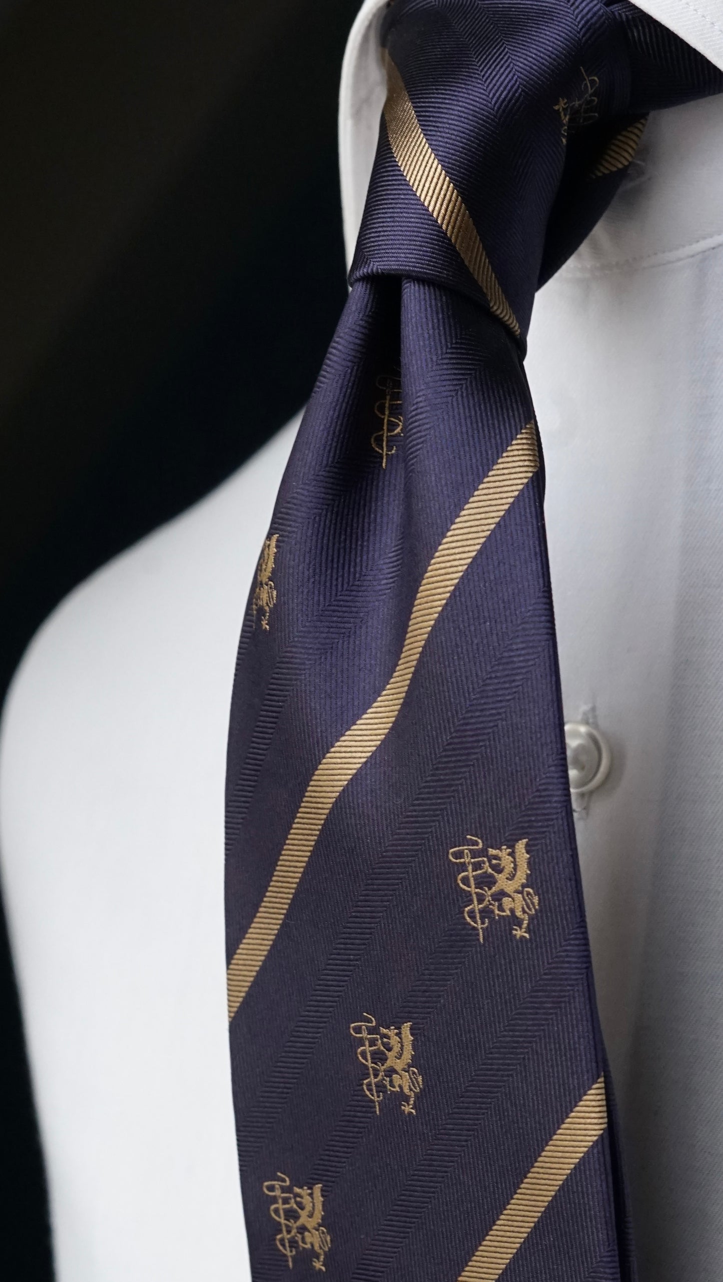 Bespoke Diroma Gold Crest Silk Necktie