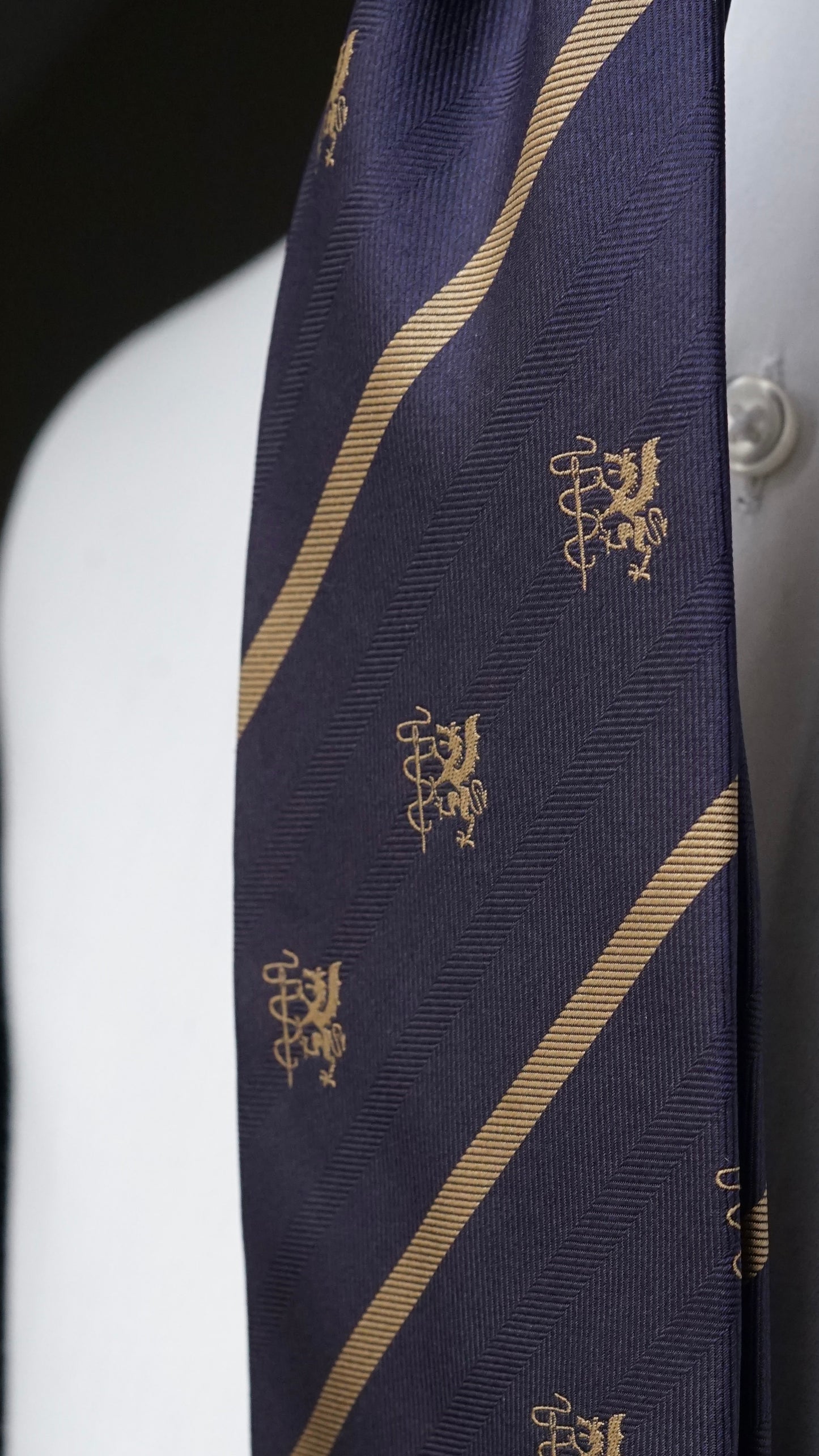 Bespoke Diroma Gold Crest Silk Necktie
