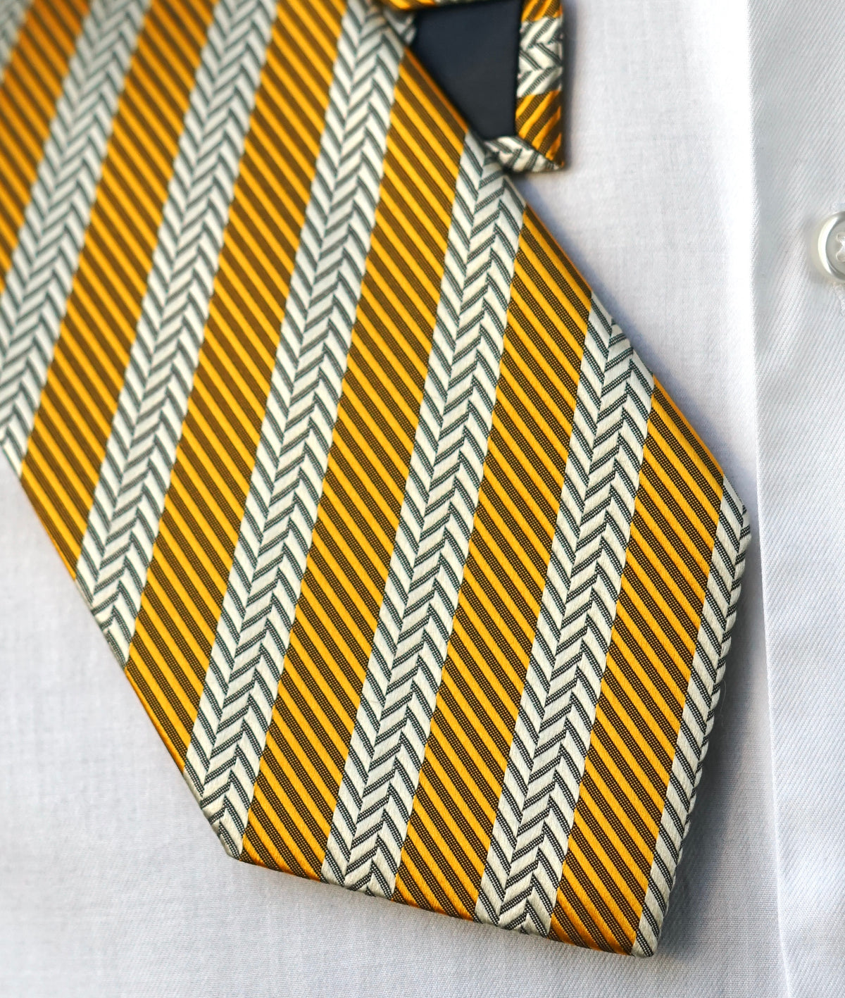 Serena Vintage Tie