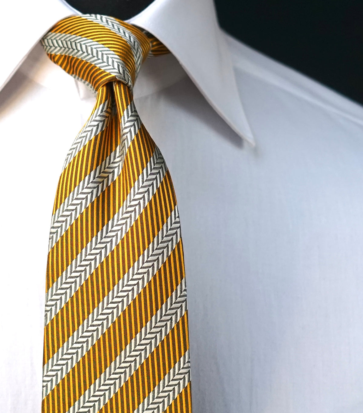 Serena Vintage Tie