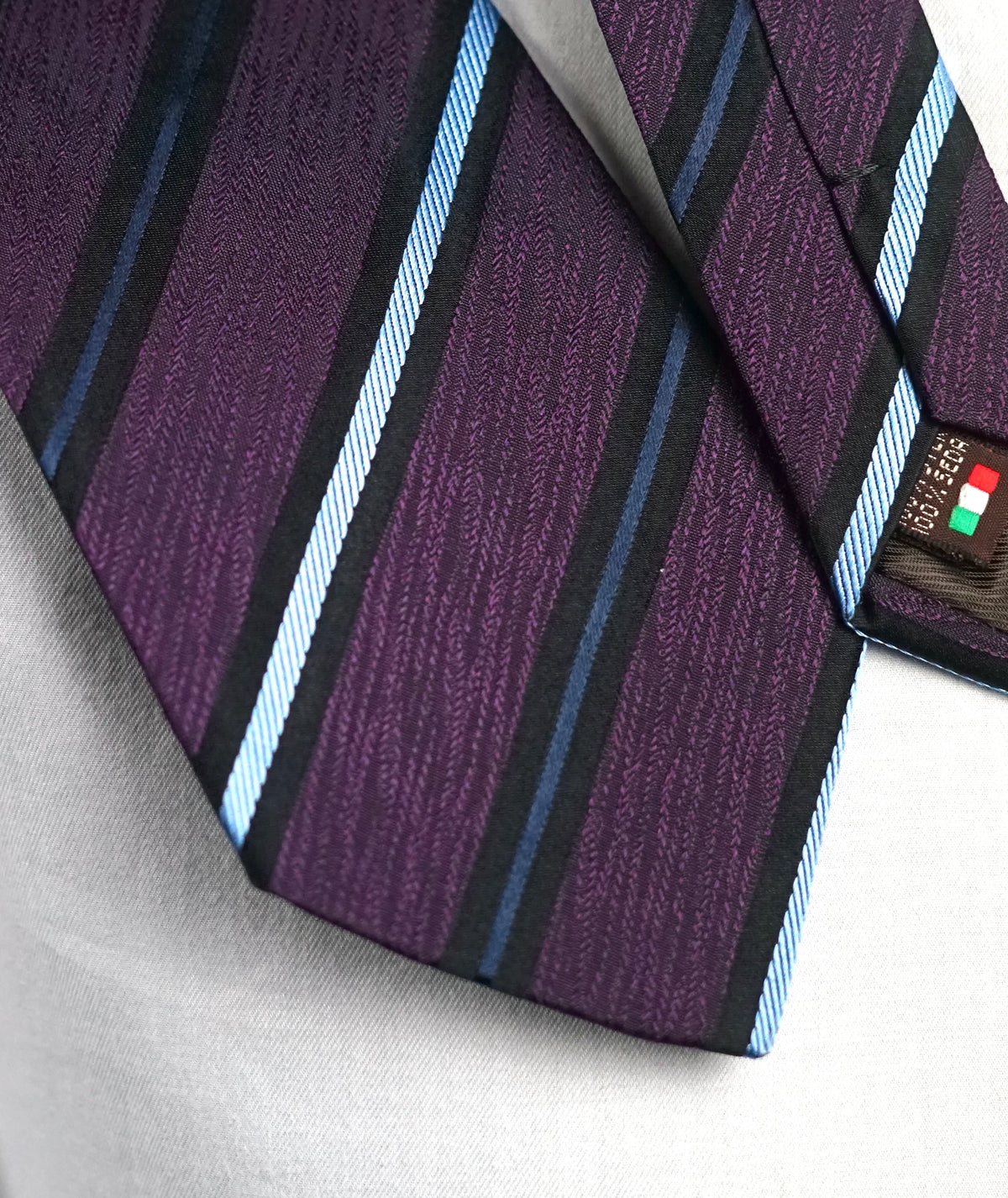 Viola Vintage Tie
