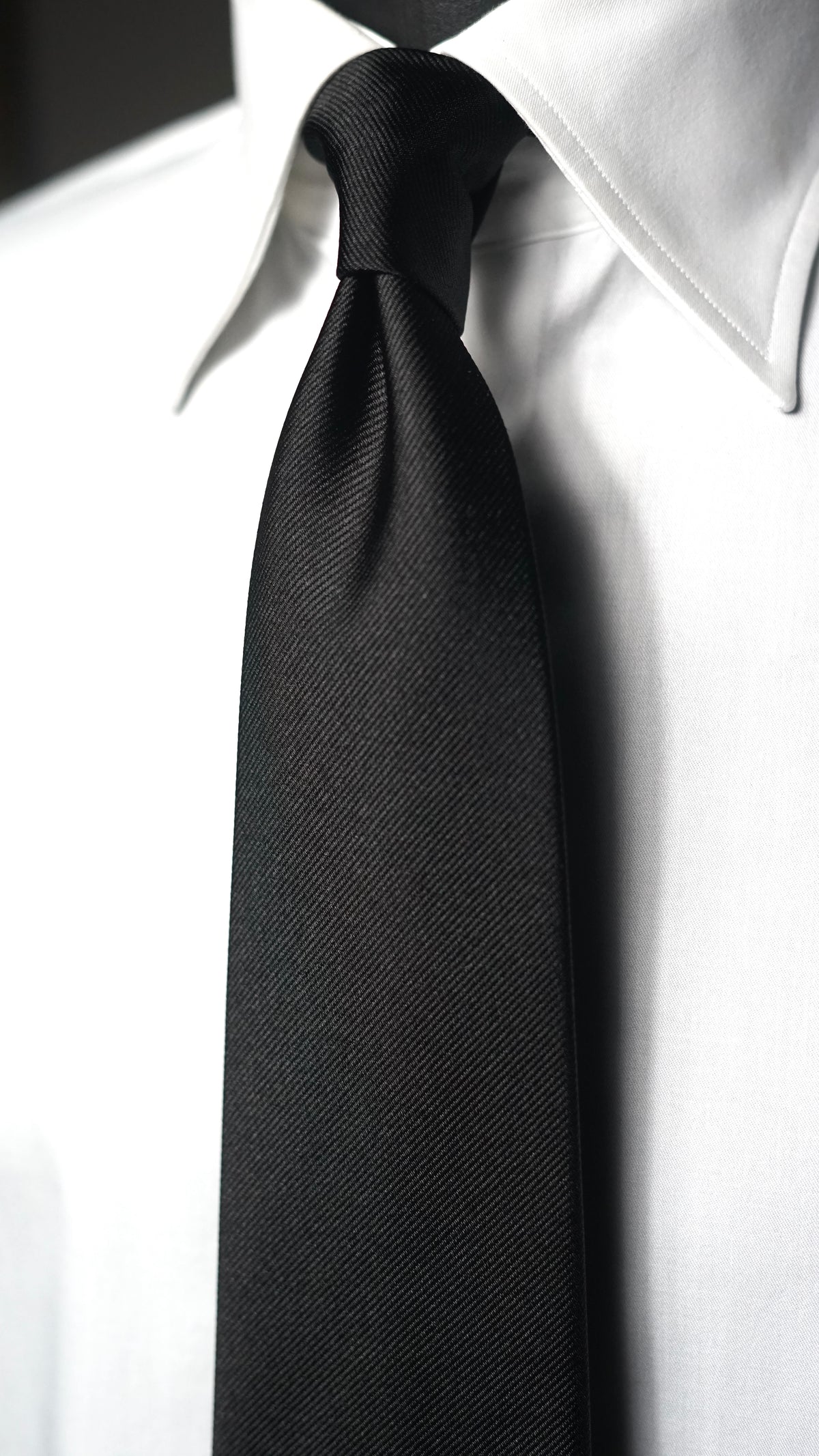 Bespoke Nera Solida Silk Necktie