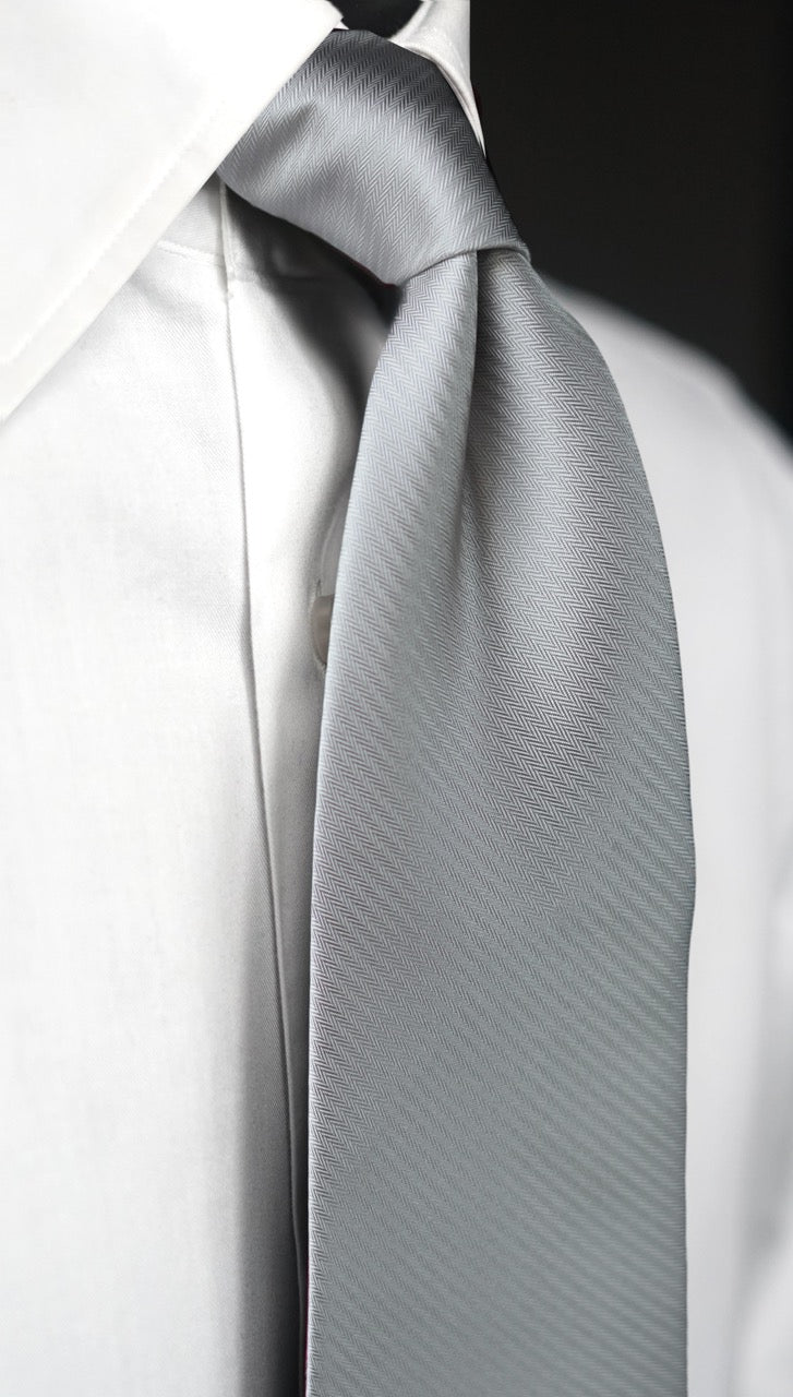 Bespoke Argento Solida Silk Necktie