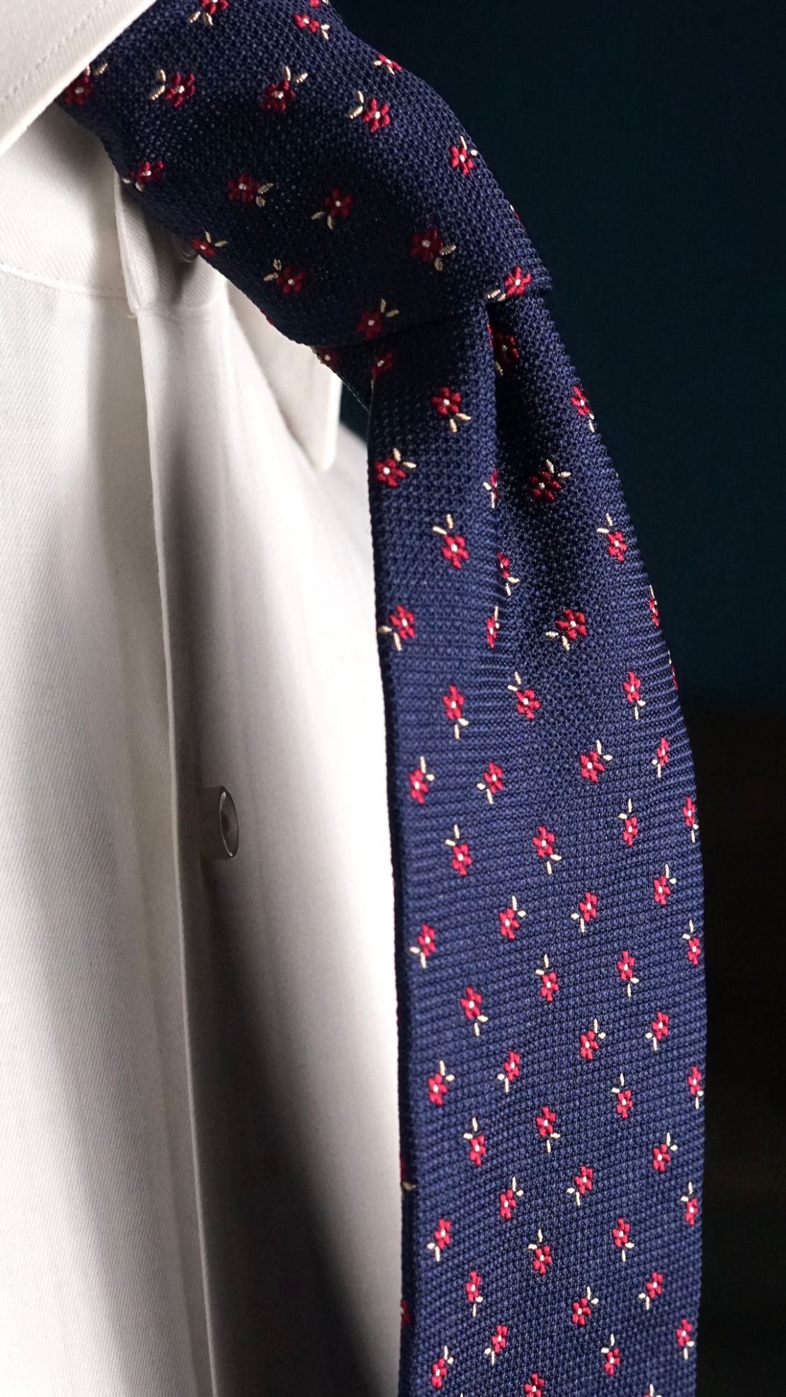 Side view of the Ippolita navy floral jacquard silk tie
