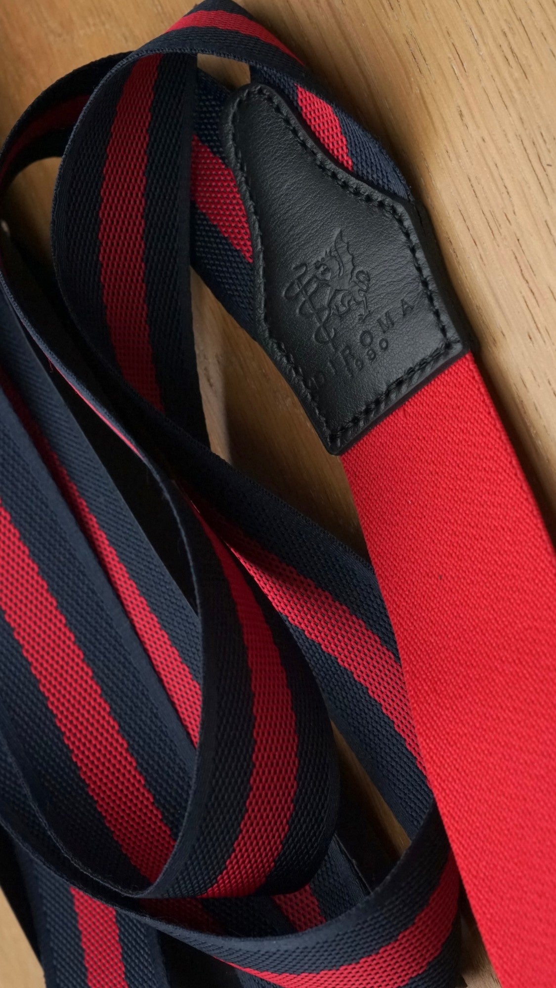 Massimo braces with the DIROMA 1980 leather patch