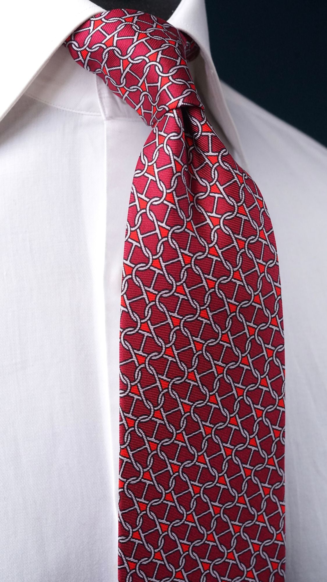 Close-up of the Rosalba red chain-link silk tie knot